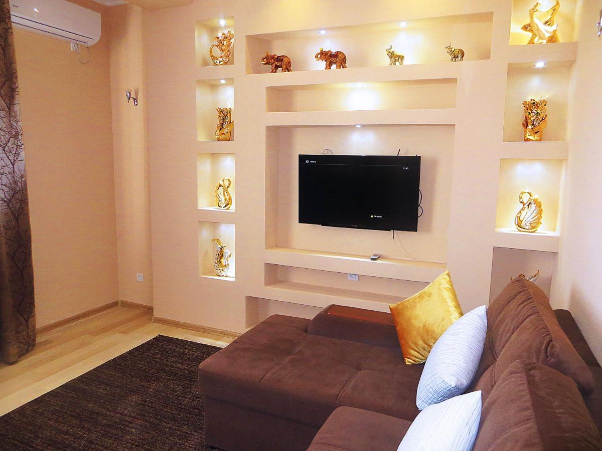 Yellow Apartment In The Center Of בישקק מראה חיצוני תמונה