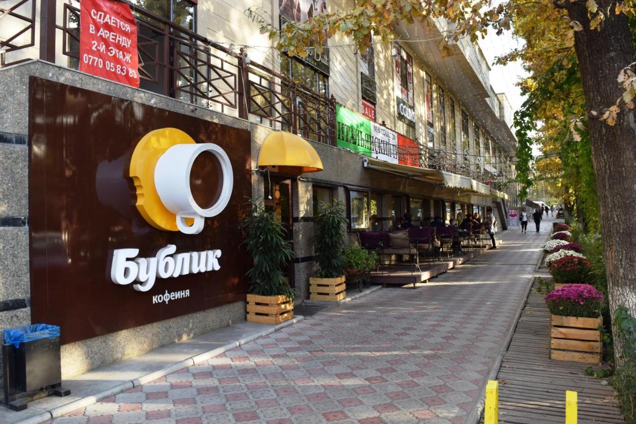 Yellow Apartment In The Center Of בישקק מראה חיצוני תמונה