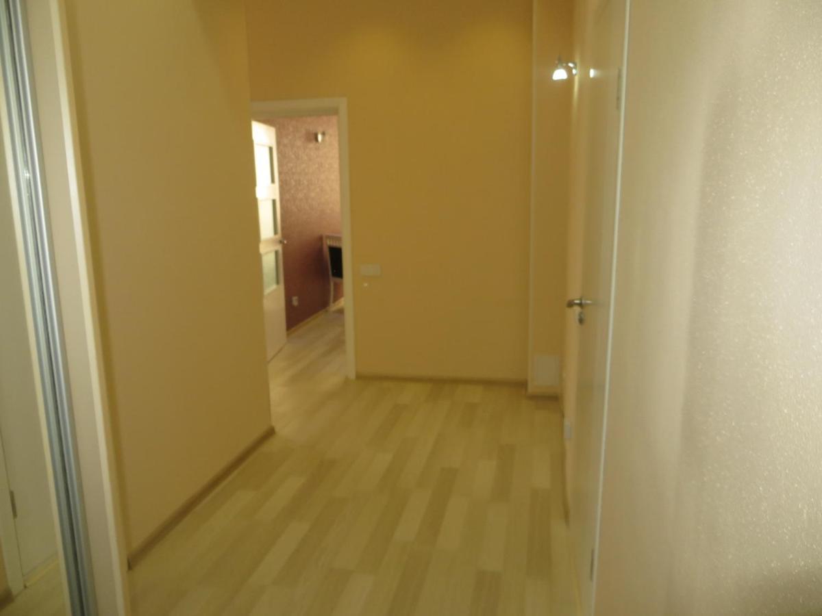 Yellow Apartment In The Center Of בישקק מראה חיצוני תמונה